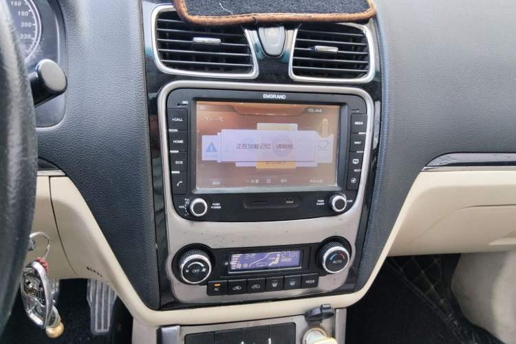 Used Geely Auto Classic Emgrand 2012 Sedan 1.8L Manual Luxury Model Audio And AC Panel