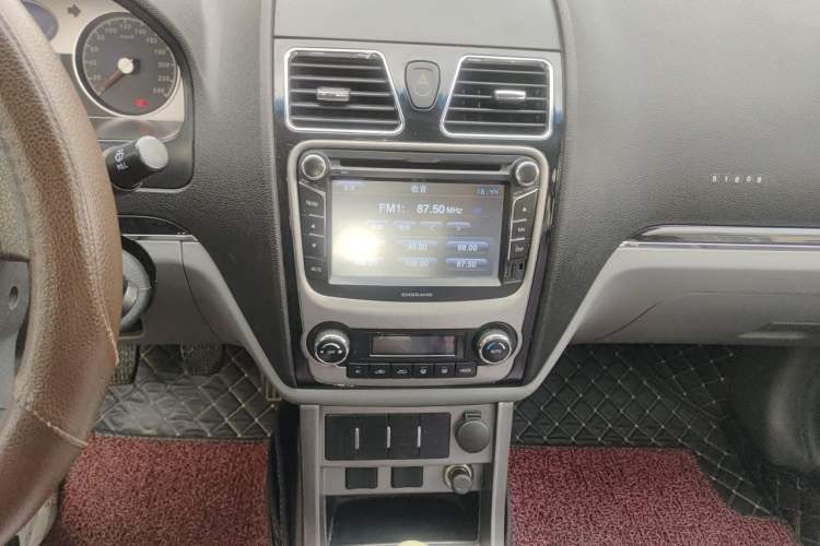 Used Geely Auto Classic Emgrand 2012 Sedan 1.5L Manual Comfort Model Audio And AC Panel