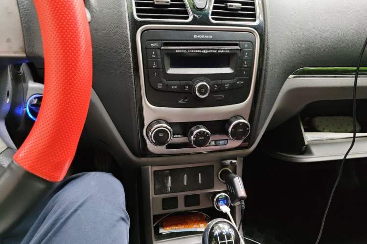 Used Geely Auto Classic Emgrand 2012 Sedan 1.5L Manual Chao Yue Huimin Model Audio And AC Panel