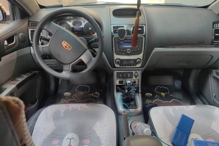 Used Geely Auto Classic Emgrand 2012 Sedan 1.5L Manual Comfort Model Center Console