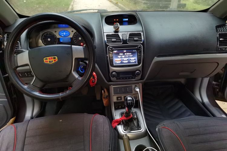 Used Geely Auto Classic Emgrand 2012 Sedan 1.5L Manual Chao Yue Huimin Model Center Console