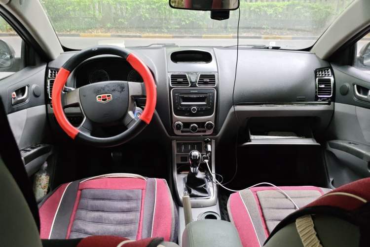Used Geely Auto Classic Emgrand 2012 Sedan 1.5L Manual Chao Yue Huimin Model Center Console