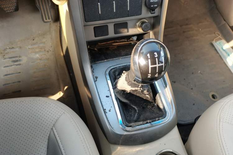 Used Geely Auto Classic Emgrand 2012 Sedan 1.5L Manual Comfort Model Gear Lever