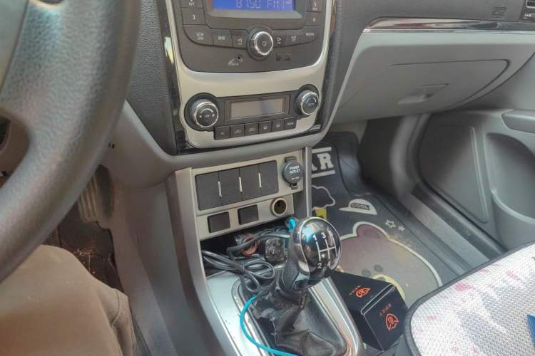 Used Geely Auto Classic Emgrand 2012 Sedan 1.5L Manual Comfort Model Gear Lever