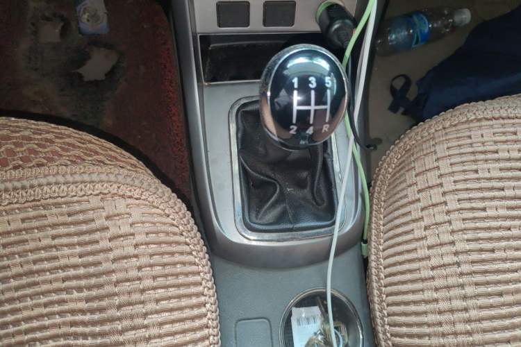 Used Geely Auto Classic Emgrand 2012 Sedan 1.5L Manual Standard Model Gear Lever