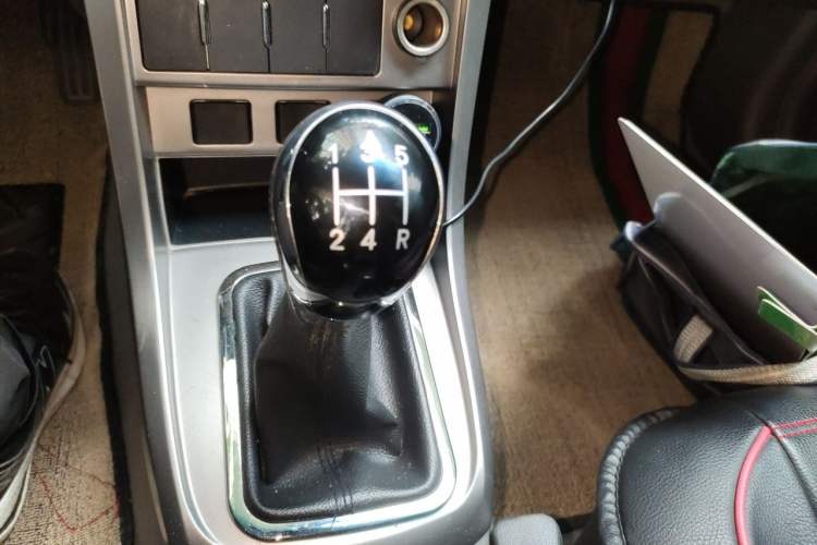 Used Geely Auto Classic Emgrand 2012 Sedan 1.5L Manual Standard Model Gear Lever