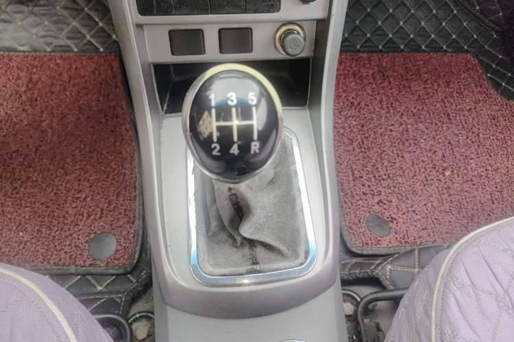 Used Geely Auto Classic Emgrand 2012 Sedan 1.5L Manual Comfort Model Gear Lever
