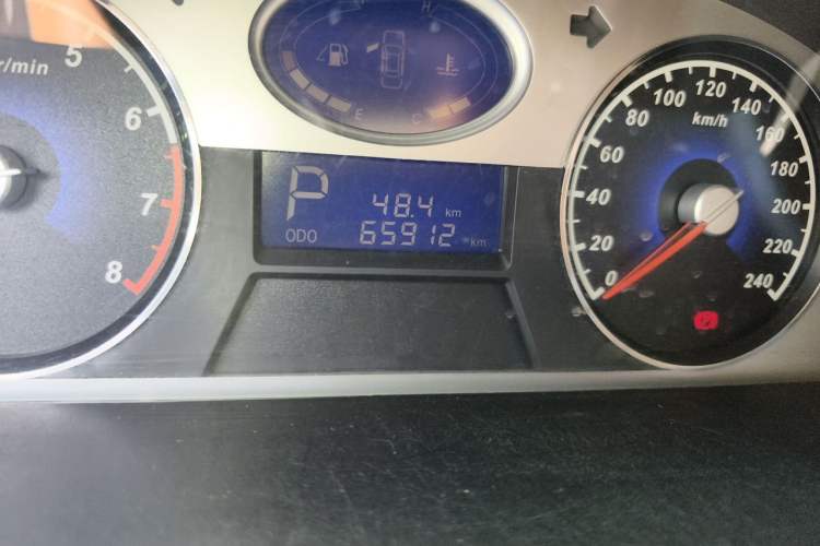 Used Geely Auto Classic Emgrand 2012 Hatchback 1.8L CVT Luxury Model Odometer Close Up
