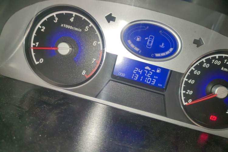 Used Geely Auto Classic Emgrand 2012 Sedan 1.5L Manual Standard Model Odometer Close Up
