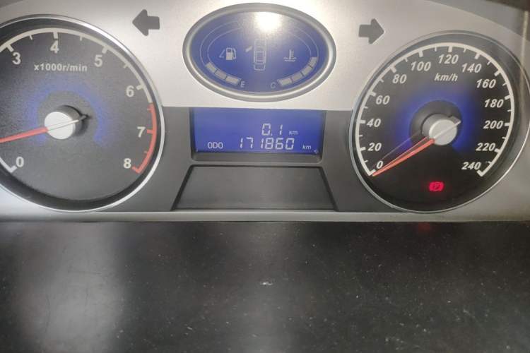 Used Geely Auto Classic Emgrand 2012 Sedan 1.5L Manual Comfort Model Odometer Close Up