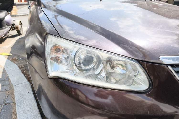 Used Geely Auto Classic Emgrand 2012 Hatchback 1.8L CVT Luxury Model Right Front Headlight