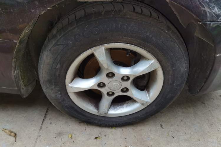 Used Geely Auto Classic Emgrand 2012 Sedan 1.5L Manual Chao Yue Huimin Model Right Front Wheel Hub