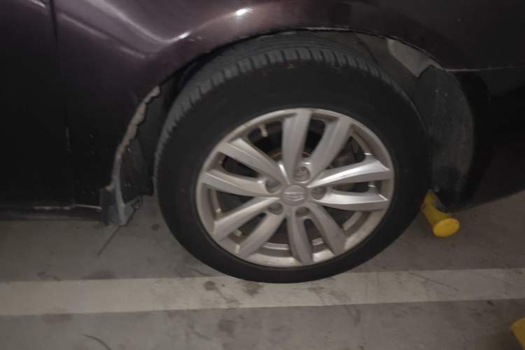 Used Geely Auto Classic Emgrand 2012 Sedan 1.8L Manual Luxury Model Right Front Wheel Hub