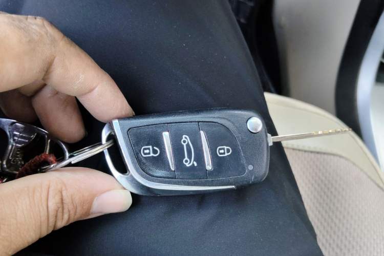 Used Geely Auto Classic Emgrand 2012 Sedan 1.8L Manual Luxury Model Vehicle Key