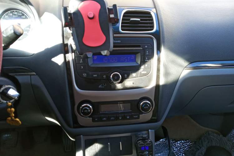 Used Geely Auto Classic Emgrand 2012 Hatchback 1.5L Manual Luxury Model Audio And AC Panel