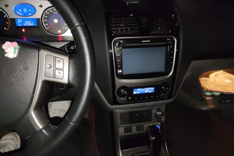 Used Geely Auto Classic Emgrand 2012 Sedan 1.8L CVT Luxury Model Audio And AC Panel