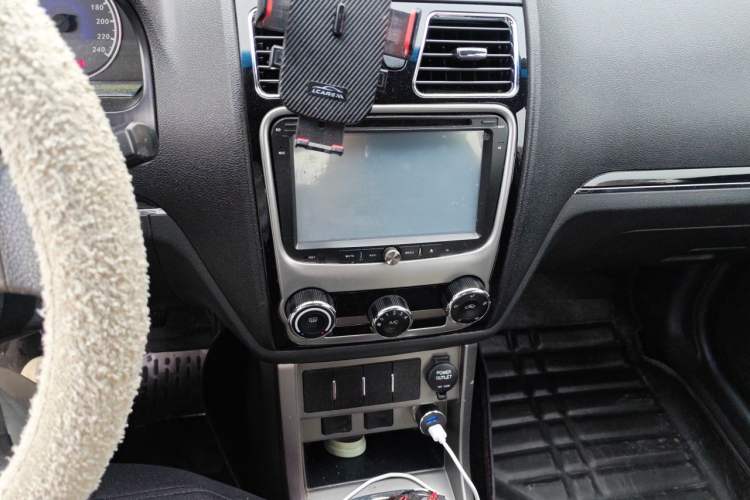 Used Geely Auto Classic Emgrand 2012 Hatchback 1.5L Manual Chao Yue Huimin Model Audio And AC Panel