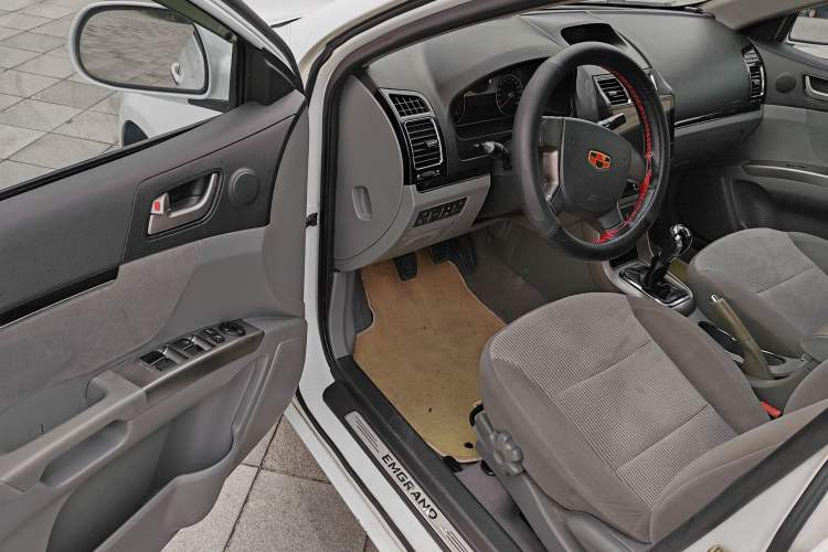 Used Geely Auto Classic Emgrand 2012 Hatchback 1.5L Manual Chao Yue Huimin Model Driver Seat