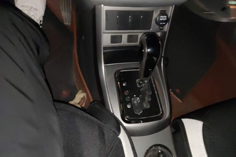 Used Geely Auto Classic Emgrand 2012 Sedan 1.8L CVT Luxury Model Gear Lever