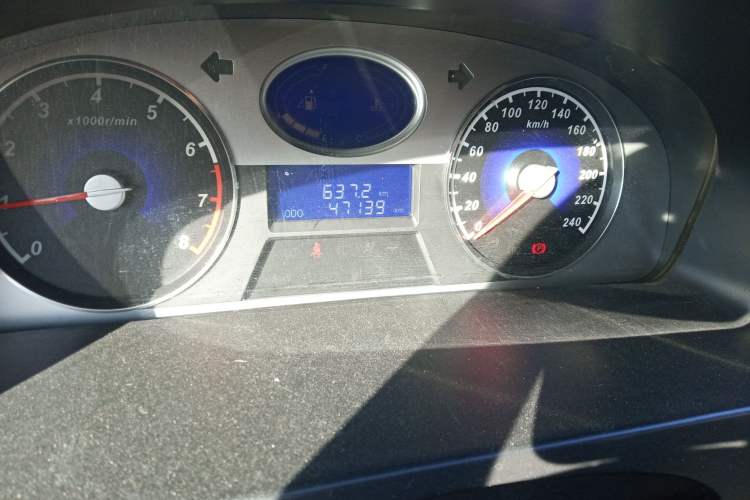 Used Geely Auto Classic Emgrand 2012 Hatchback 1.5L Manual Luxury Model Odometer Close Up