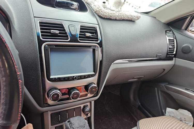 Used Geely Auto Classic Emgrand 2012 Sedan 1.5L Manual Chao Yue Huimin Model Audio And AC Panel
