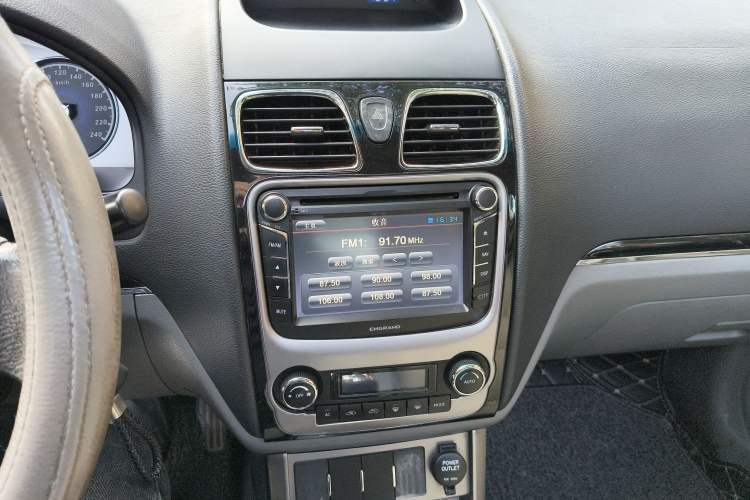 Used Geely Auto Classic Emgrand 2012 Sedan 1.8L Manual Luxury Model Audio And AC Panel