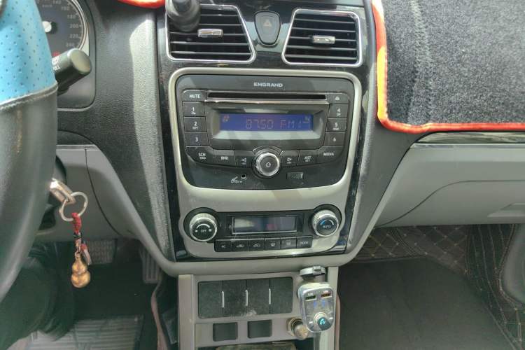 Used Geely Auto Classic Emgrand 2012 Sedan 1.5L Manual Comfort Model Audio And AC Panel
