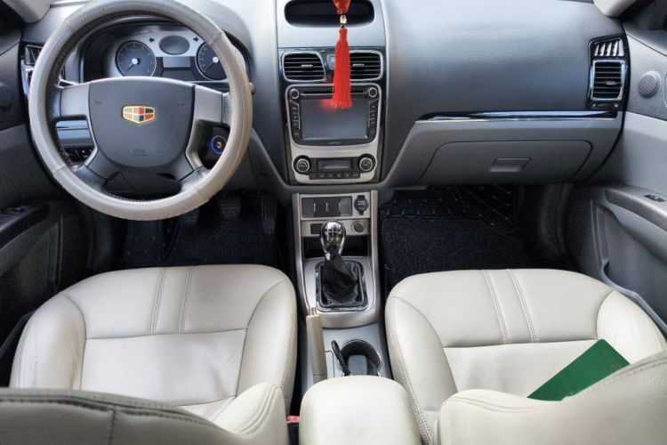 Used Geely Auto Classic Emgrand 2012 Sedan 1.8L Manual Luxury Model Center Console