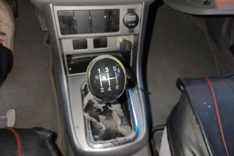 Used Geely Auto Classic Emgrand 2012 Sedan 1.5L Manual Standard Model Gear Lever