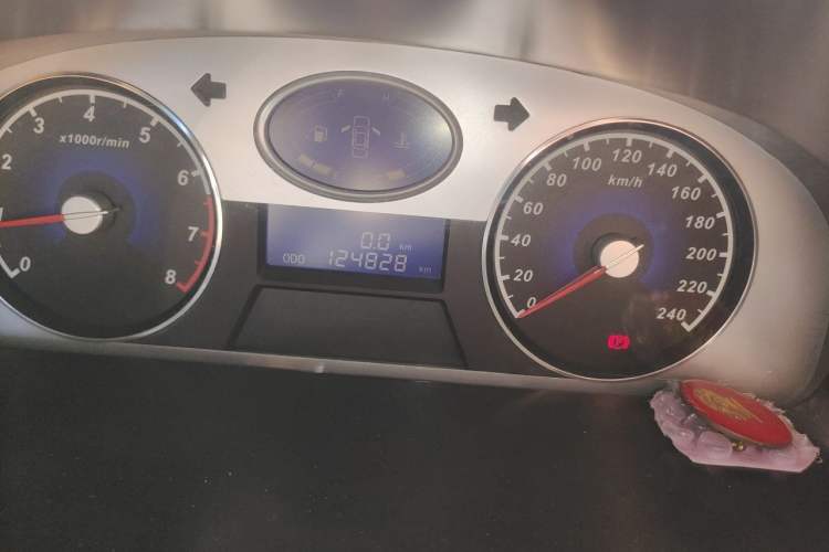 Used Geely Auto Classic Emgrand 2012 Hatchback 1.8L Manual Comfort Edition Odometer Close Up