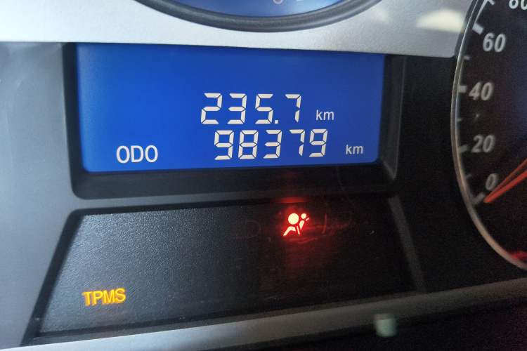 Used Geely Auto Classic Emgrand 2012 Sedan 1.8L Manual Luxury Model Odometer Close Up