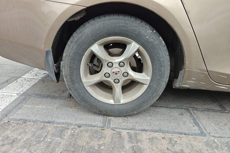 Used Geely Auto Classic Emgrand 2012 Sedan 1.5L Manual Chao Yue Huimin Model Right Front Wheel Hub