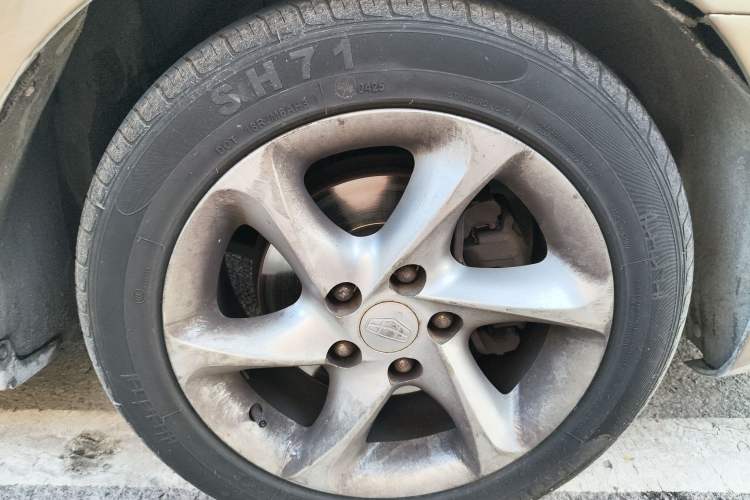 Used Geely Auto Classic Emgrand 2012 Sedan 1.8L Manual Luxury Model Right Front Wheel Hub