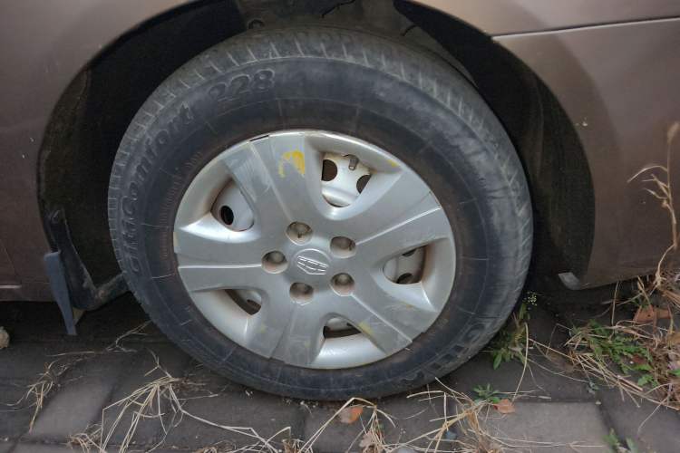 Used Geely Auto Classic Emgrand 2012 Sedan 1.5L Manual Standard Model Right Front Wheel Hub
