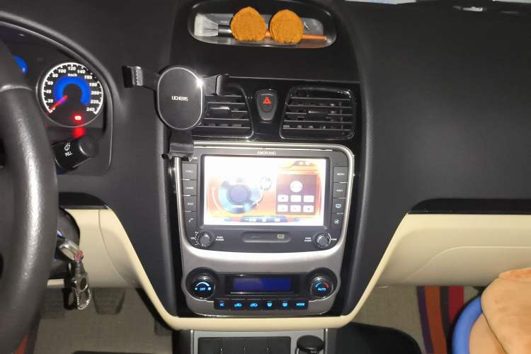 Used Geely Auto Classic Emgrand 2013 Sedan 1.8L Manual Luxury Model Audio And AC Panel