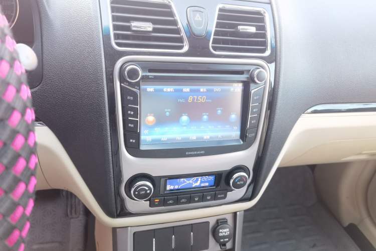 Used Geely Auto Classic Emgrand 2013 Sedan 1.8L CVT Elite Model Audio And AC Panel