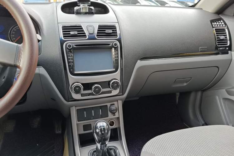 Used Geely Auto Classic Emgrand 2013 Sedan 1.5L Manual Entry-Level Model Audio And AC Panel