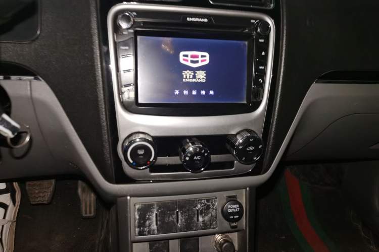 Used Geely Auto Classic Emgrand 2013 Sedan 1.5L Manual Entry-Level Model Audio And AC Panel