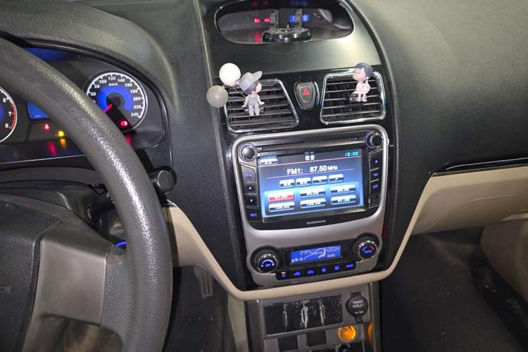 Used Geely Auto Classic Emgrand 2013 Sedan 1.8L Manual Elite Model Audio And AC Panel