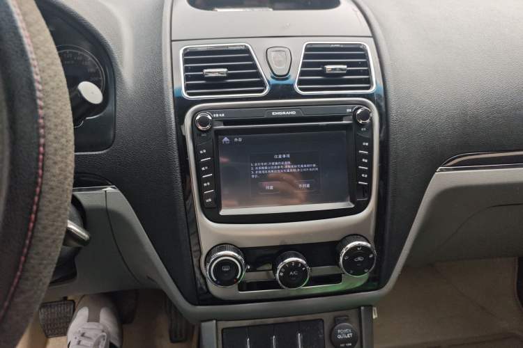 Used Geely Auto Classic Emgrand 2013 Sedan 1.5L Manual Entry-Level Model Audio And AC Panel