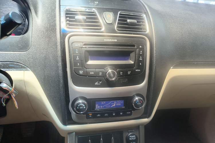Used Geely Auto Classic Emgrand 2013 Sedan 1.8L Manual Elite Model Audio And AC Panel