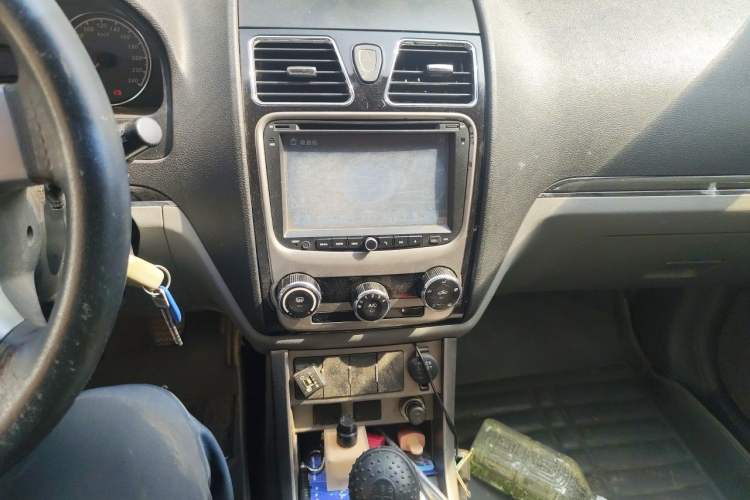 Used Geely Auto Classic Emgrand 2013 Sedan 1.5L Manual Entry-Level Model Audio And AC Panel