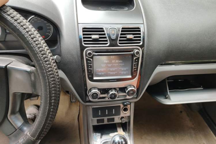 Used Geely Auto Classic Emgrand 2013 Sedan 1.5L Manual Entry-Level Model Audio And AC Panel