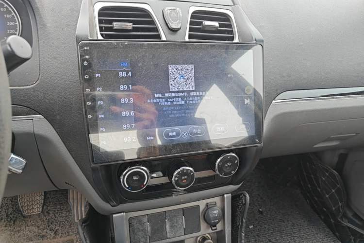 Used Geely Auto Classic Emgrand 2013 Sedan 1.5L Manual Entry-Level Model Audio And AC Panel