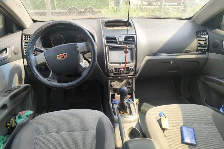 Used Geely Auto Classic Emgrand 2013 Sedan 1.5L Manual Entry-Level Model Center Console