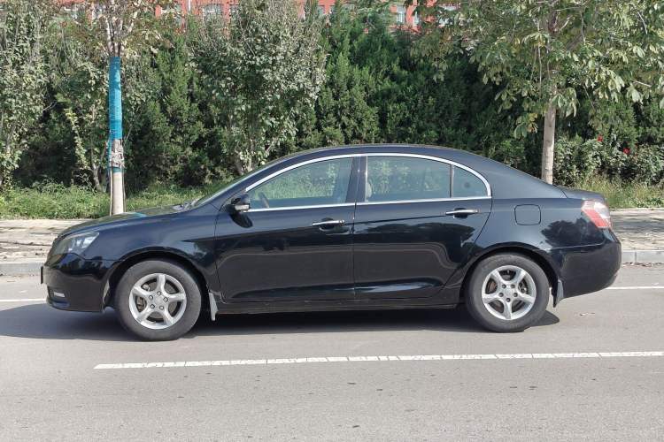 Used Geely Auto Classic Emgrand 2013 Sedan 1.5L Manual Entry-Level Model Exterior 2