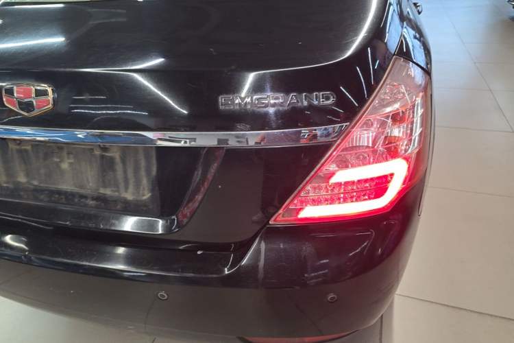 Used Geely Auto Classic Emgrand 2013 Sedan 1.8L Manual Elite Model Exterior 3