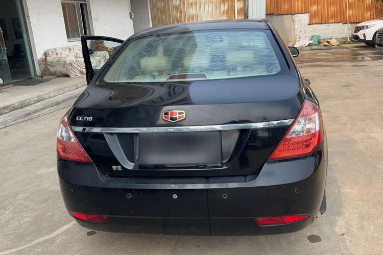 Used Geely Auto Classic Emgrand 2013 Sedan 1.8L Manual Luxury Model Exterior 4