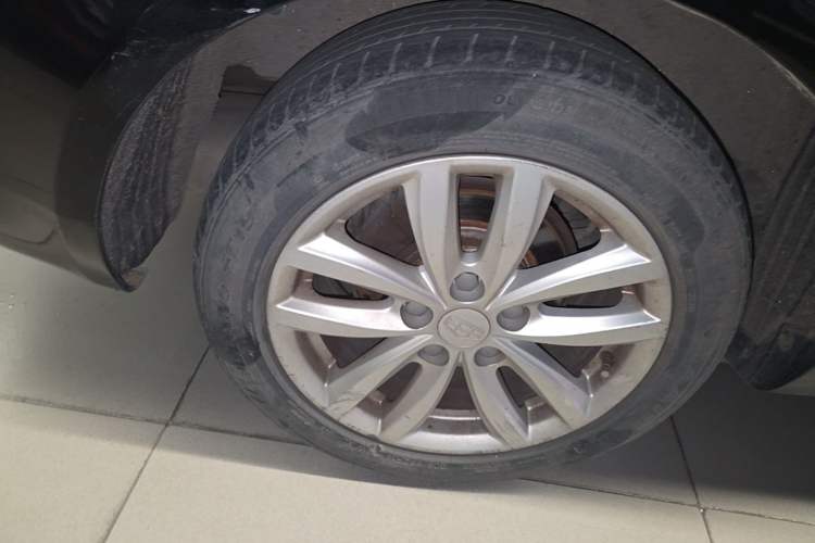 Used Geely Auto Classic Emgrand 2013 Sedan 1.8L Manual Elite Model Exterior 5