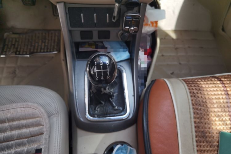 Used Geely Auto Classic Emgrand 2013 Sedan 1.8L Manual Luxury Model Gear Lever